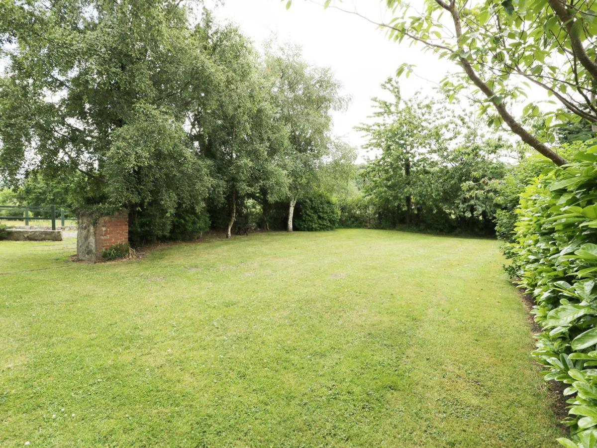 Ddol Helyg Farmhouse Llanrug Exterior photo