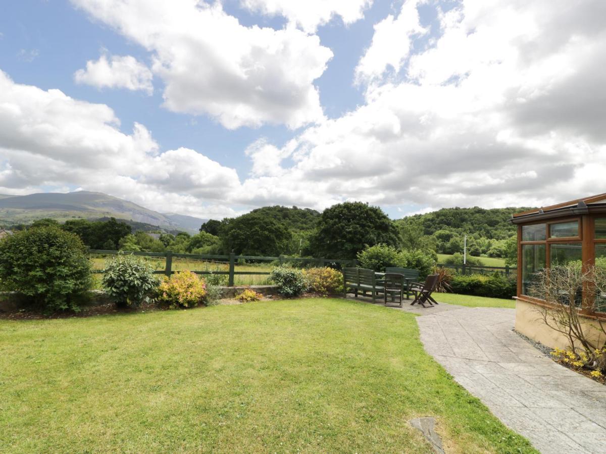 Ddol Helyg Farmhouse Llanrug Exterior photo